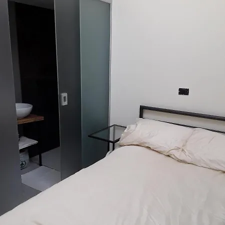 B & W Kriz לינה וארוחת בוקר 3*