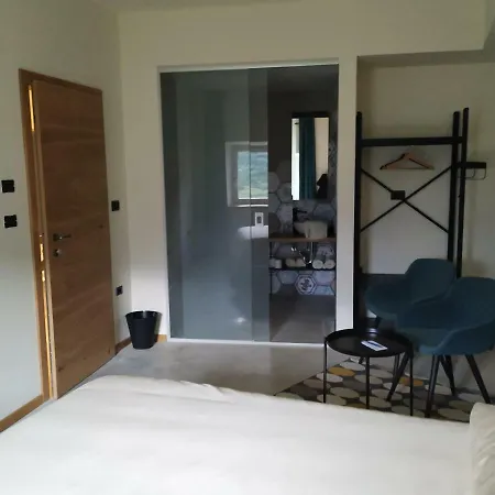 B & W Kriz לינה וארוחת בוקר 3*